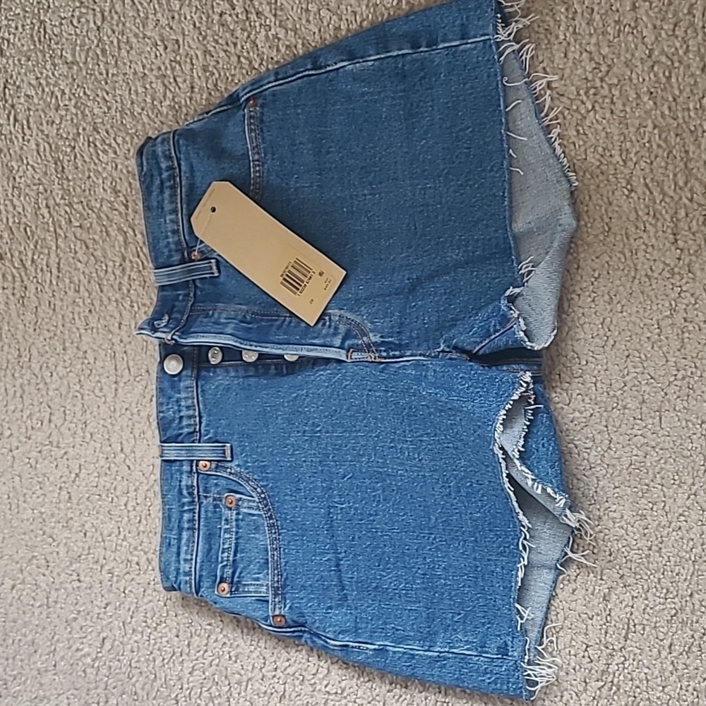 NWT - Levi's, 501 High Rise Button Fly Shorts 28
